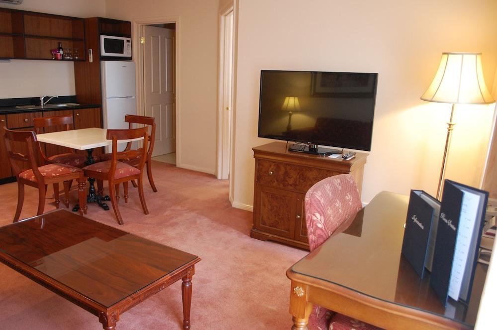 Canterbury International Hotel Forest Hill Екстериор снимка