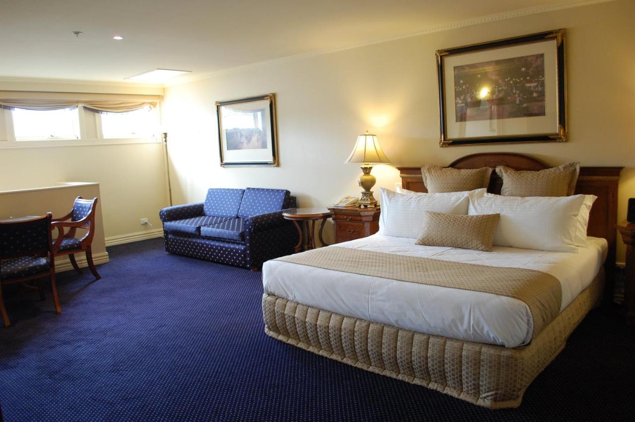 Canterbury International Hotel Forest Hill Екстериор снимка