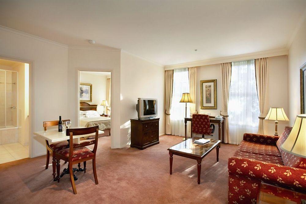 Canterbury International Hotel Forest Hill Екстериор снимка