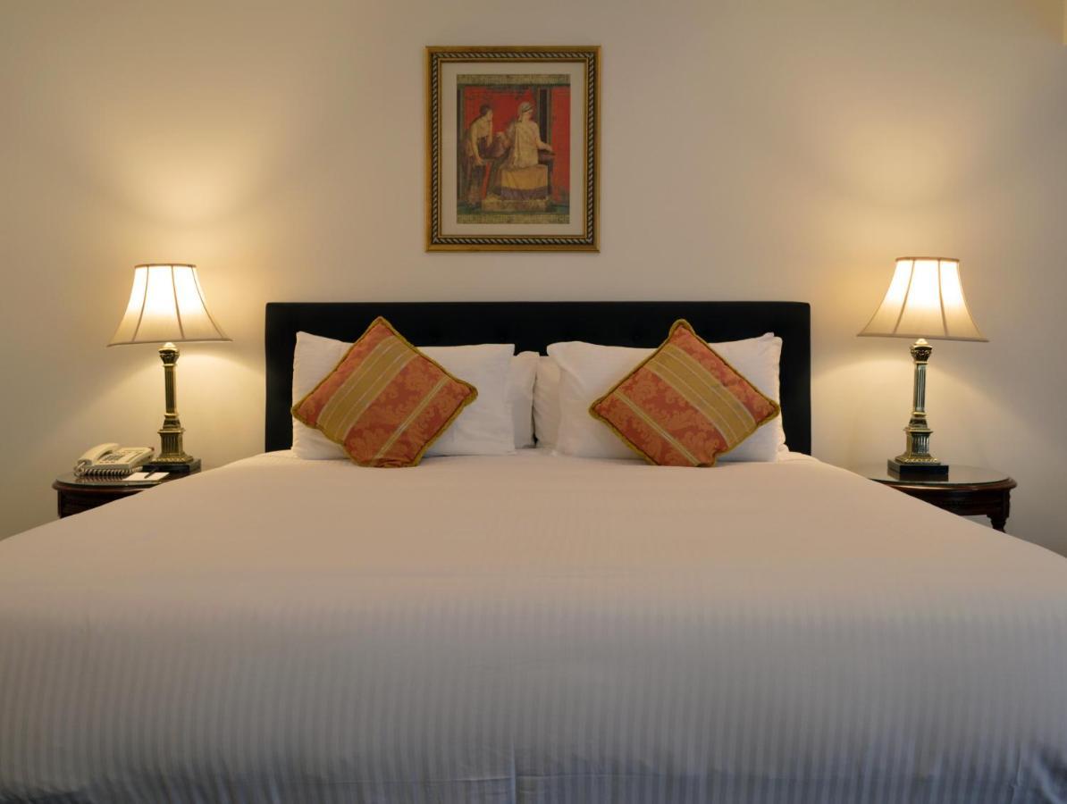 Canterbury International Hotel Forest Hill Екстериор снимка