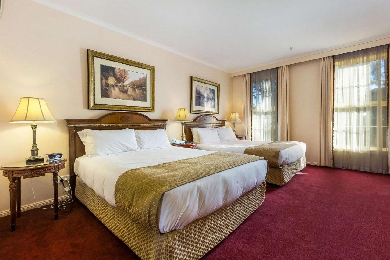 Canterbury International Hotel Forest Hill Екстериор снимка
