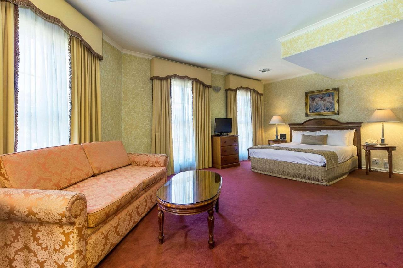 Canterbury International Hotel Forest Hill Екстериор снимка