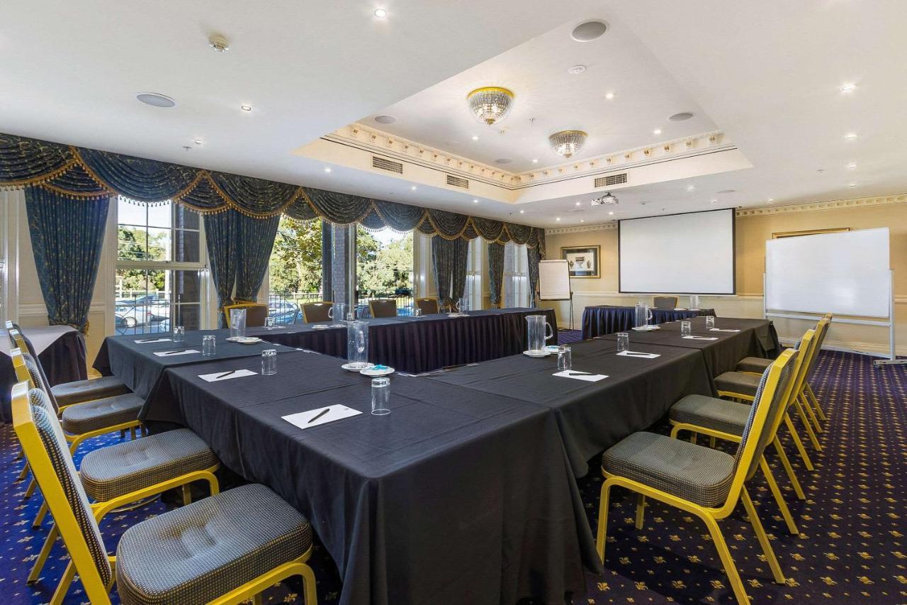 Canterbury International Hotel Forest Hill Екстериор снимка