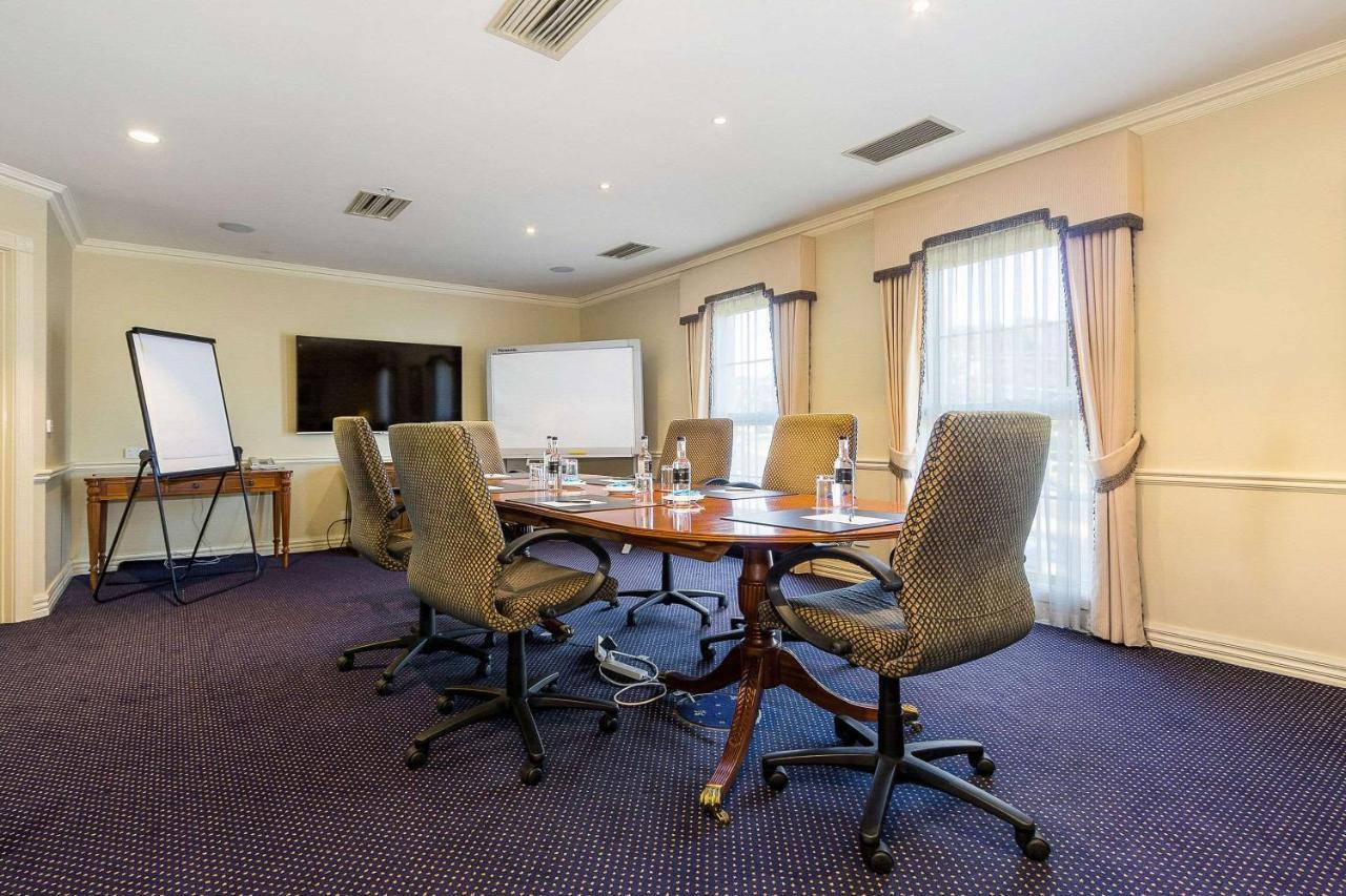 Canterbury International Hotel Forest Hill Екстериор снимка