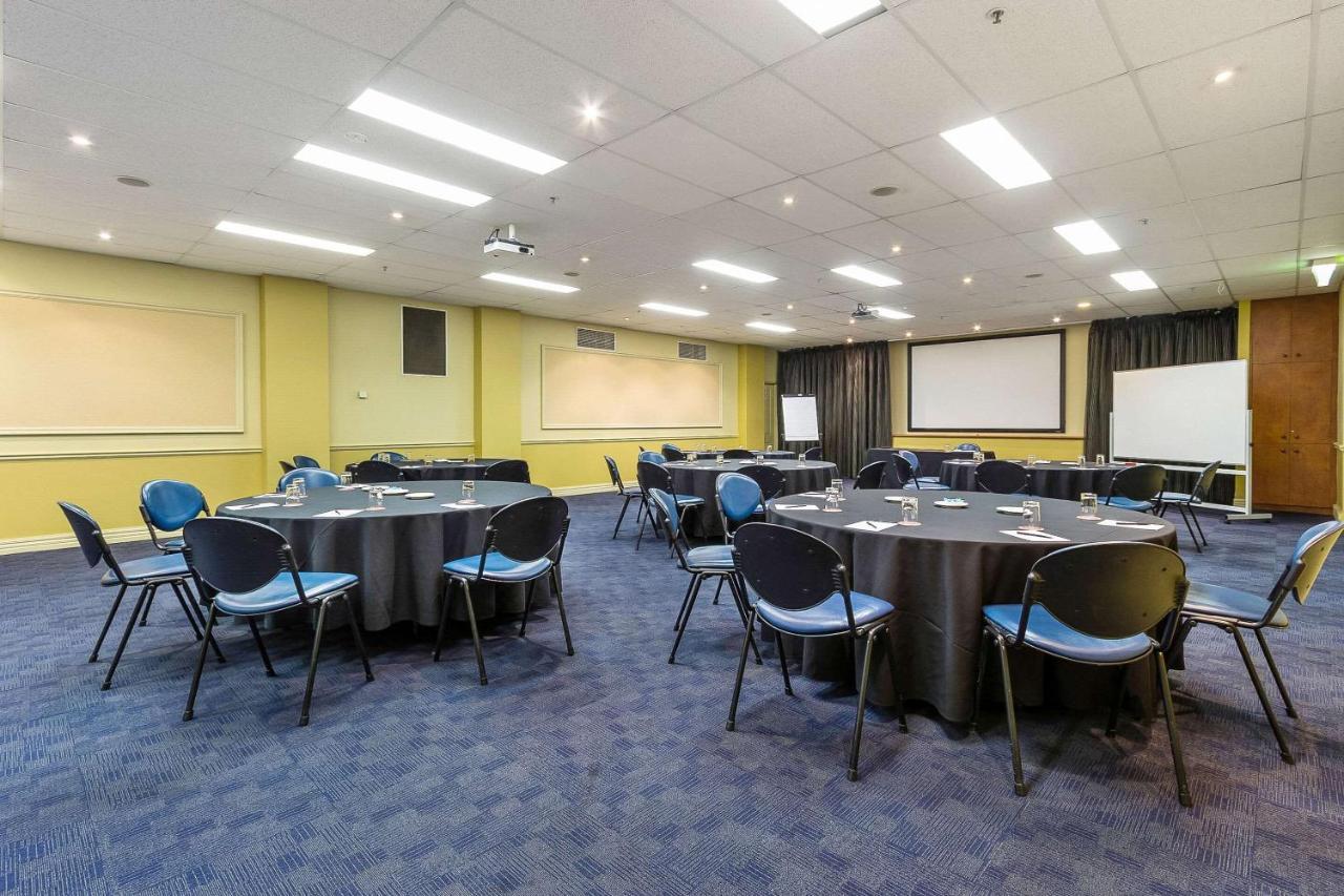 Canterbury International Hotel Forest Hill Екстериор снимка