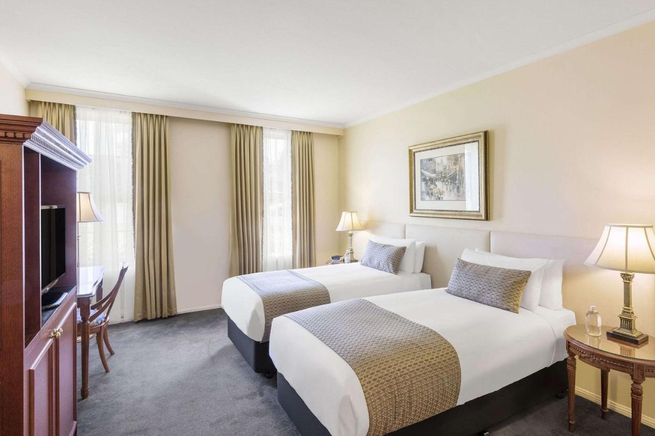 Canterbury International Hotel Forest Hill Екстериор снимка