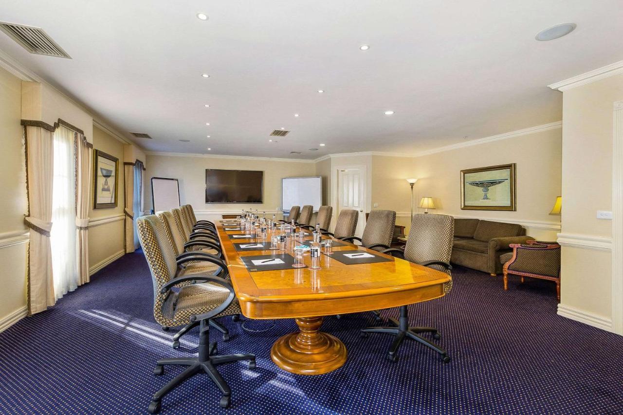 Canterbury International Hotel Forest Hill Екстериор снимка