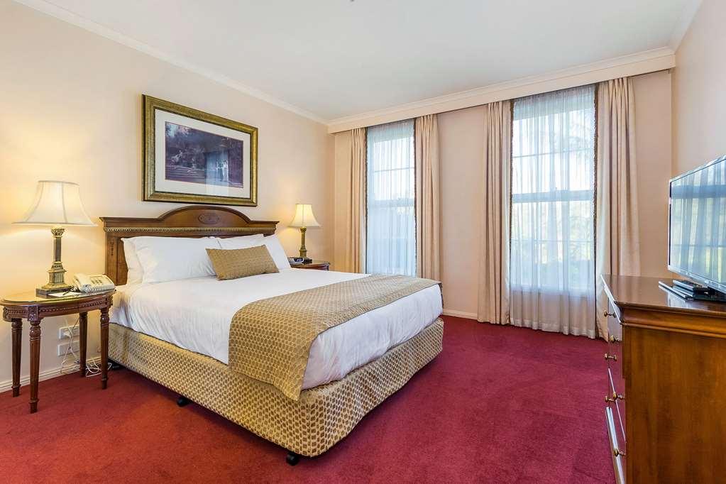 Canterbury International Hotel Forest Hill Стая снимка