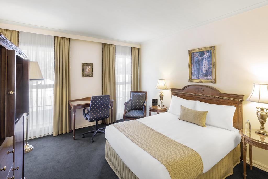 Canterbury International Hotel Forest Hill Екстериор снимка