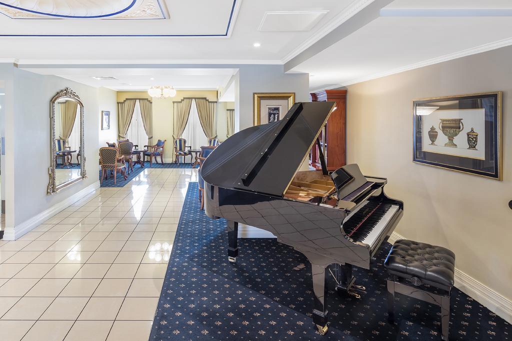 Canterbury International Hotel Forest Hill Екстериор снимка