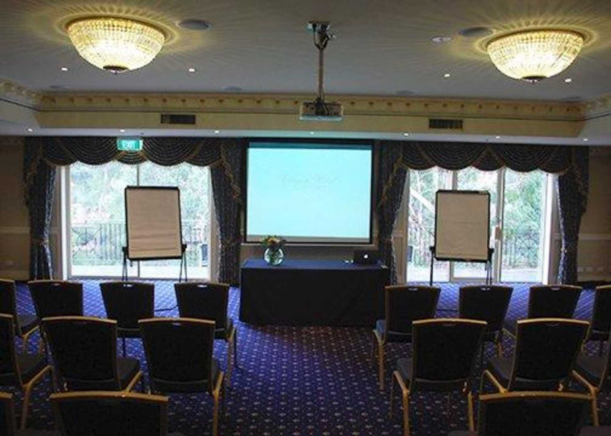 Canterbury International Hotel Forest Hill Съоръжения снимка