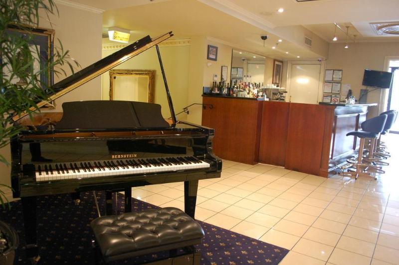 Canterbury International Hotel Forest Hill Екстериор снимка