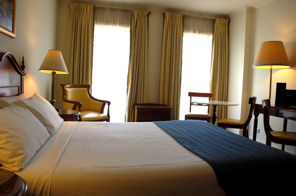 Canterbury International Hotel Forest Hill Екстериор снимка