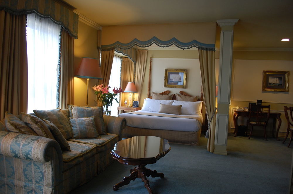 Canterbury International Hotel Forest Hill Екстериор снимка