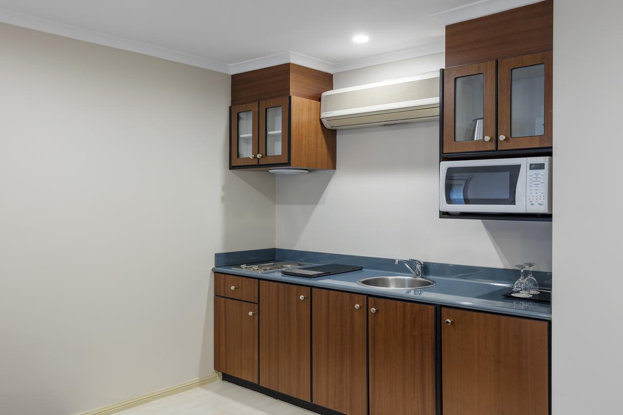 Canterbury International Hotel Forest Hill Екстериор снимка