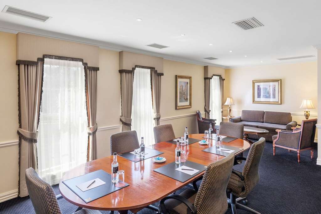 Canterbury International Hotel Forest Hill Стая снимка