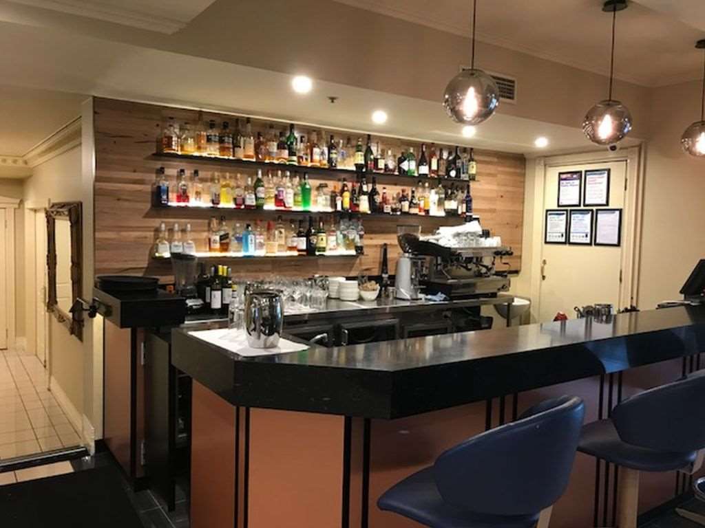 Canterbury International Hotel Forest Hill Ресторант снимка