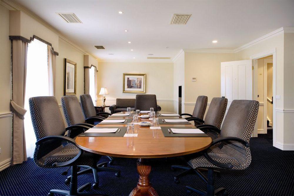 Canterbury International Hotel Forest Hill Екстериор снимка